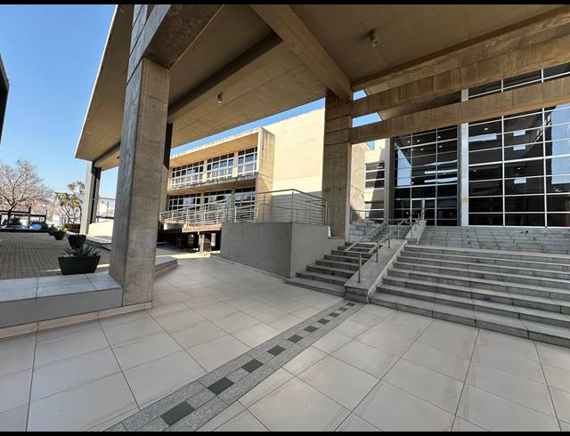 299.10M² OFFICE TO LET IN ECO PARK ESTATE